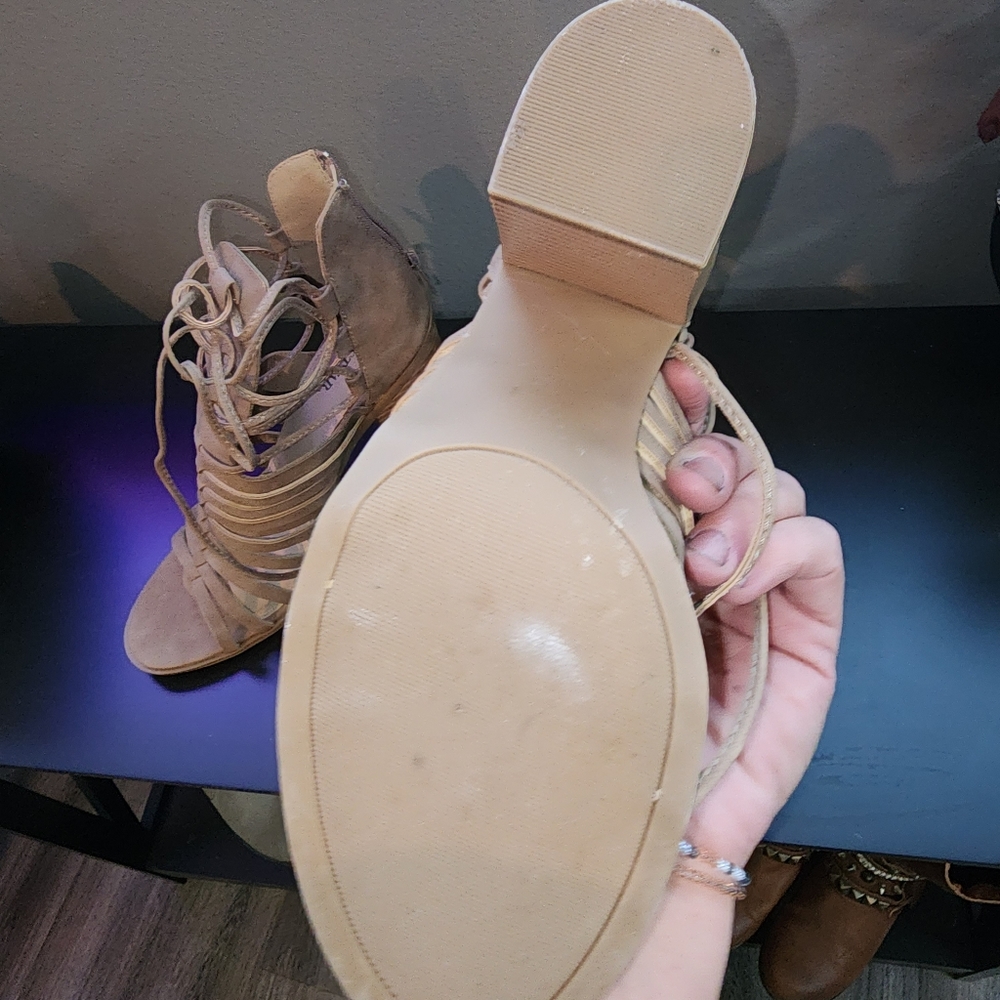 Heels 👠 - Picture 3 of 6